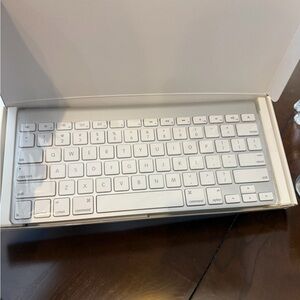 Apple Wireless White Keyboard
